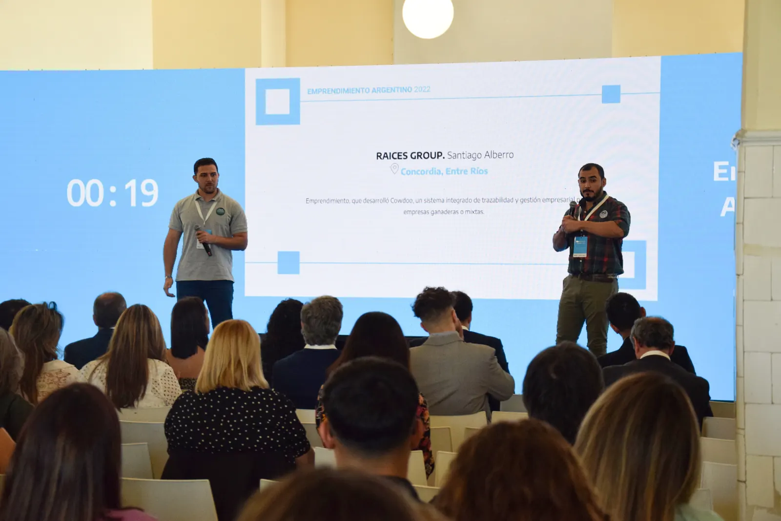 Santiago Alberro y Sebastián Rodríguez presentando Raíces Group en Emprendimiento Argentino, Buenos Aires